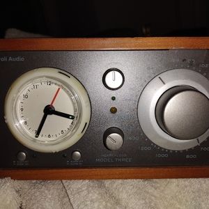 Table radio, Tivoli by Henry Kloo